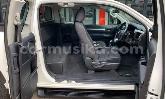 Buy Used Toyota Hilux White Car in Beitbridge in Matabeleland South Buy Used Toyota Hilux White Car in Beitbridge in Matabeleland South