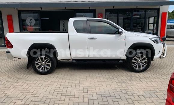 Buy Used Toyota Hilux White Car in Beitbridge in Matabeleland South Buy Used Toyota Hilux White Car in Beitbridge in Matabeleland South