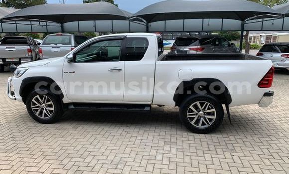 Buy Used Toyota Hilux White Car in Beitbridge in Matabeleland South Buy Used Toyota Hilux White Car in Beitbridge in Matabeleland South