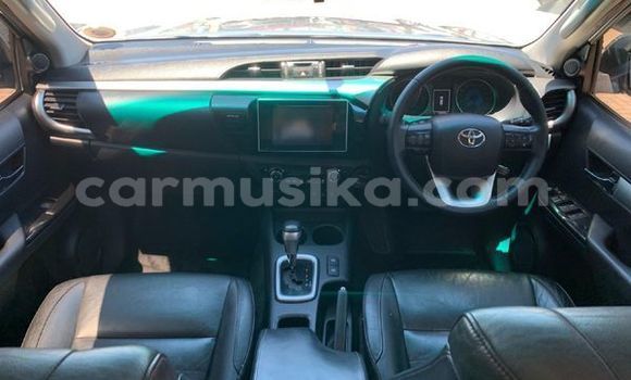 Buy Used Toyota Hilux Silver Car in Beitbridge in Matabeleland South Buy Used Toyota Hilux Silver Car in Beitbridge in Matabeleland South