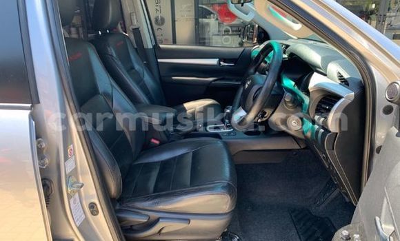 Buy Used Toyota Hilux Silver Car in Beitbridge in Matabeleland South Buy Used Toyota Hilux Silver Car in Beitbridge in Matabeleland South