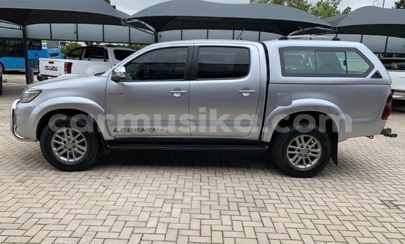 Buy Used Toyota Hilux Silver Car in Beitbridge in Matabeleland South Buy Used Toyota Hilux Silver Car in Beitbridge in Matabeleland South