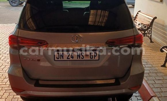 Nunua Ilio tumika Toyota Fortuner Fedha Gari ndani ya Beitbridge nchini Matabeleland Kusini Nunua Ilio tumika Toyota Fortuner Fedha Gari ndani ya Beitbridge nchini Matabeleland Kusini