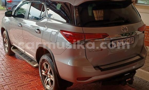 Nunua Ilio tumika Toyota Fortuner Fedha Gari ndani ya Beitbridge nchini Matabeleland Kusini Nunua Ilio tumika Toyota Fortuner Fedha Gari ndani ya Beitbridge nchini Matabeleland Kusini