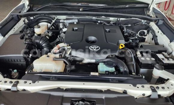 Nunua Ilio tumika Toyota Fortuner Fedha Gari ndani ya Beitbridge nchini Matabeleland Kusini Nunua Ilio tumika Toyota Fortuner Fedha Gari ndani ya Beitbridge nchini Matabeleland Kusini