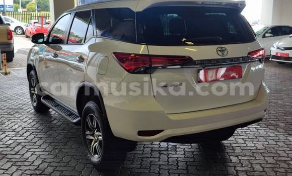 Buy Used Toyota Fortuner White Car in Beitbridge in Matabeleland South Buy Used Toyota Fortuner White Car in Beitbridge in Matabeleland South