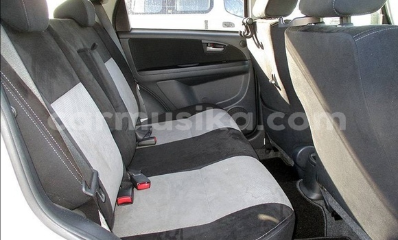 Nunua Ilio tumika Suzuki SX4 Nyeupe Gari ndani ya Beitbridge nchini Matabeleland Kusini Nunua Ilio tumika Suzuki SX4 Nyeupe Gari ndani ya Beitbridge nchini Matabeleland Kusini