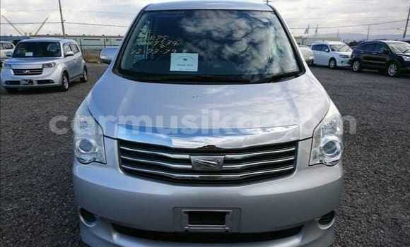 Buy Used Toyota Noah Silver Car in Beitbridge in Matabeleland South