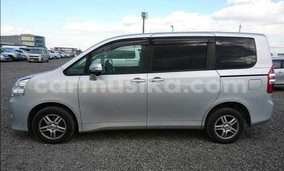 Tenga Tsaru Toyota Noah Sirivha Mota in Beitbridge in Matabeleland South Tenga Tsaru Toyota Noah Sirivha Mota in Beitbridge in Matabeleland South