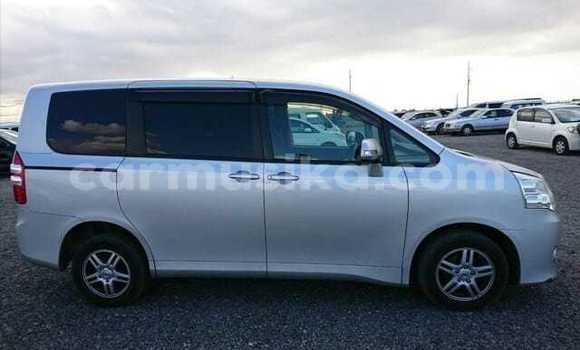 Tenga Tsaru Toyota Noah Sirivha Mota in Beitbridge in Matabeleland South Tenga Tsaru Toyota Noah Sirivha Mota in Beitbridge in Matabeleland South