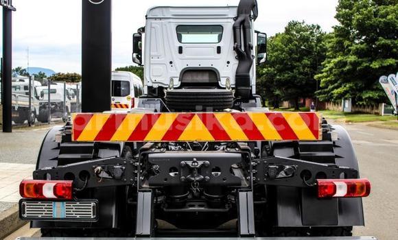 Nunua Ilio tumika Mercedes‒Benz Arocs Nyeupe Lori ndani ya Mlima Pleasant nchini Harare Nunua Ilio tumika Mercedes‒Benz Arocs Nyeupe Lori ndani ya Mlima Pleasant nchini Harare