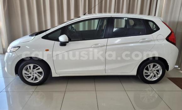 Buy Used Honda Jazz White Car in Beitbridge in Matabeleland South Buy Used Honda Jazz White Car in Beitbridge in Matabeleland South