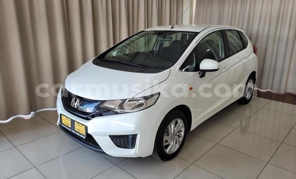 Buy Used Honda Jazz White Car in Beitbridge in Matabeleland South Buy Used Honda Jazz White Car in Beitbridge in Matabeleland South