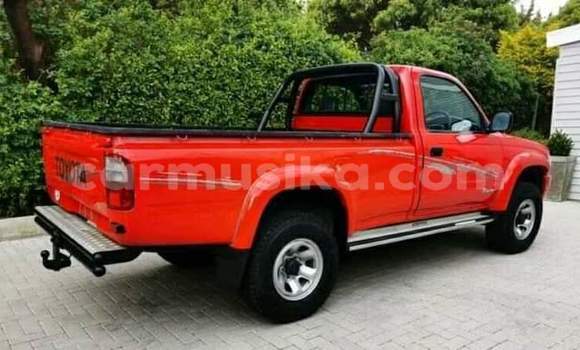 Tenga Tsaru Toyota Hilux Tsvuku Mota in Beitbridge in Matabeleland South Tenga Tsaru Toyota Hilux Tsvuku Mota in Beitbridge in Matabeleland South