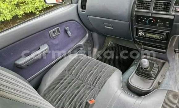 Tenga Tsaru Toyota Hilux Tsvuku Mota in Beitbridge in Matabeleland South Tenga Tsaru Toyota Hilux Tsvuku Mota in Beitbridge in Matabeleland South