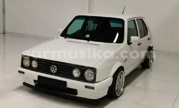 Tenga Tsaru Volkswagen Golf Chena Mota in Beitbridge in Matabeleland South