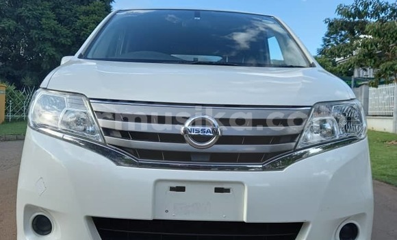 Nunua Ilio tumika Nissan Serena Nyeupe Gari ndani ya Harare nchini Harare