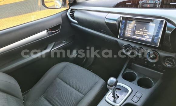 Buy Used Toyota Hilux White Car in Beitbridge in Matabeleland South Buy Used Toyota Hilux White Car in Beitbridge in Matabeleland South