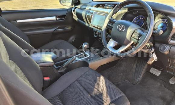 Buy Used Toyota Hilux White Car in Beitbridge in Matabeleland South Buy Used Toyota Hilux White Car in Beitbridge in Matabeleland South