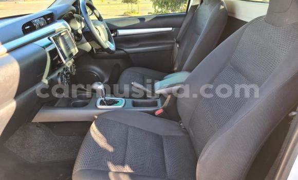 Buy Used Toyota Hilux White Car in Beitbridge in Matabeleland South Buy Used Toyota Hilux White Car in Beitbridge in Matabeleland South