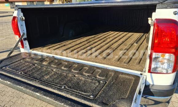 Buy Used Toyota Hilux White Car in Beitbridge in Matabeleland South Buy Used Toyota Hilux White Car in Beitbridge in Matabeleland South