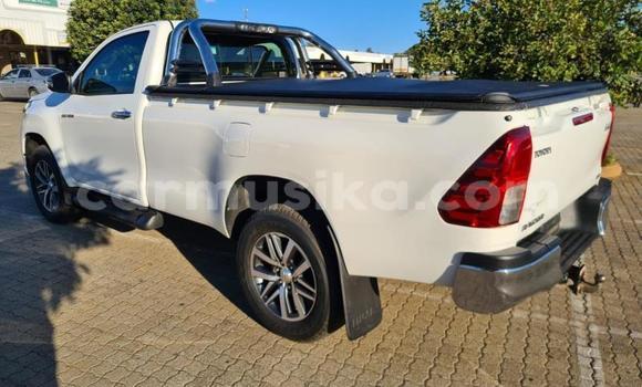 Buy Used Toyota Hilux White Car in Beitbridge in Matabeleland South Buy Used Toyota Hilux White Car in Beitbridge in Matabeleland South