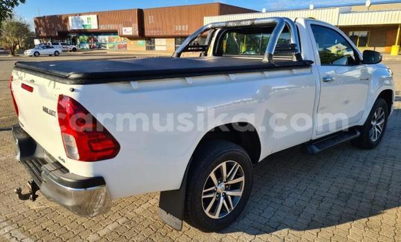 Buy Used Toyota Hilux White Car in Beitbridge in Matabeleland South Buy Used Toyota Hilux White Car in Beitbridge in Matabeleland South