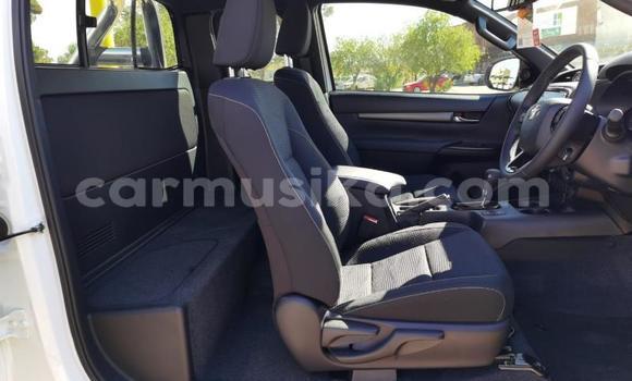 Buy Used Toyota Hilux White Car in Beitbridge in Matabeleland South Buy Used Toyota Hilux White Car in Beitbridge in Matabeleland South