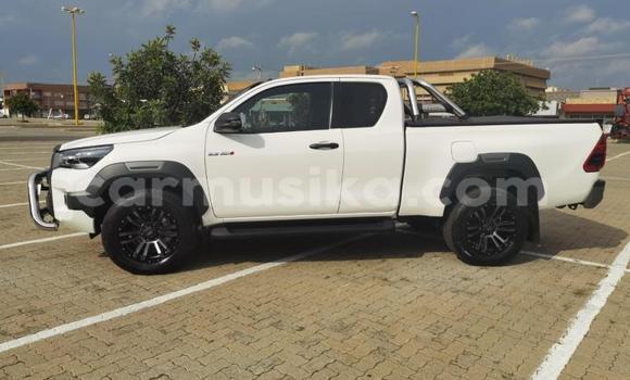 Buy Used Toyota Hilux White Car in Beitbridge in Matabeleland South Buy Used Toyota Hilux White Car in Beitbridge in Matabeleland South