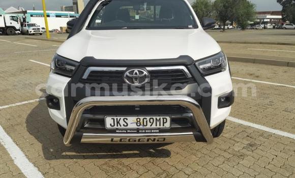 Buy Used Toyota Hilux White Car in Beitbridge in Matabeleland South Buy Used Toyota Hilux White Car in Beitbridge in Matabeleland South