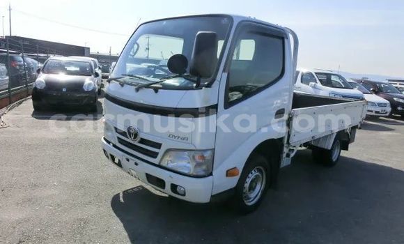 Acheter Occasion Utilitaire Toyota Dyna Blanc à Beitbridge, Matabeleland South Acheter Occasion Utilitaire Toyota Dyna Blanc à Beitbridge, Matabeleland South
