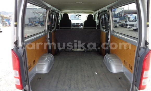 Acheter Occasion Voiture Toyota Hiace Gris à Beitbridge, Matabeleland South Acheter Occasion Voiture Toyota Hiace Gris à Beitbridge, Matabeleland South