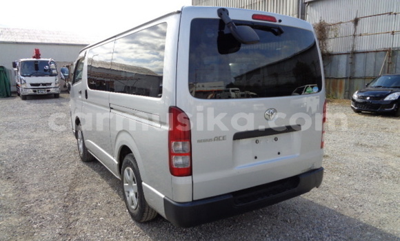 Acheter Occasion Voiture Toyota Hiace Gris à Beitbridge, Matabeleland South Acheter Occasion Voiture Toyota Hiace Gris à Beitbridge, Matabeleland South