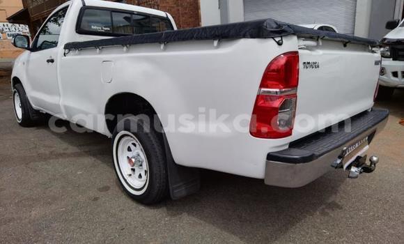 Buy Used Toyota Hilux White Car in Beitbridge in Matabeleland South Buy Used Toyota Hilux White Car in Beitbridge in Matabeleland South