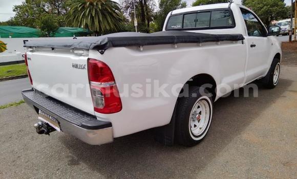 Buy Used Toyota Hilux White Car in Beitbridge in Matabeleland South Buy Used Toyota Hilux White Car in Beitbridge in Matabeleland South