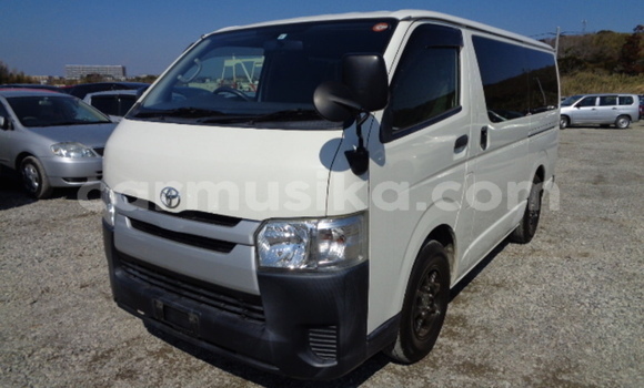 Tenga Tsaru Toyota Hiace Chena Mota in Beitbridge in Matabeleland South