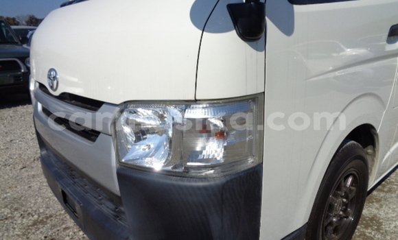 Buy Used Toyota Hiace White Car in Beitbridge in Matabeleland South Buy Used Toyota Hiace White Car in Beitbridge in Matabeleland South