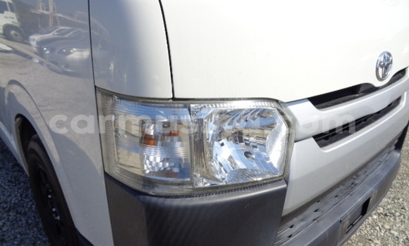 Buy Used Toyota Hiace White Car in Beitbridge in Matabeleland South Buy Used Toyota Hiace White Car in Beitbridge in Matabeleland South