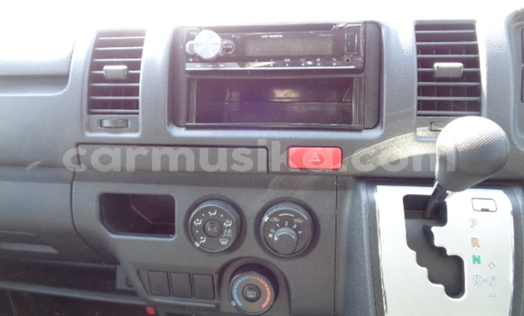 Buy Used Toyota Hiace White Car in Beitbridge in Matabeleland South Buy Used Toyota Hiace White Car in Beitbridge in Matabeleland South