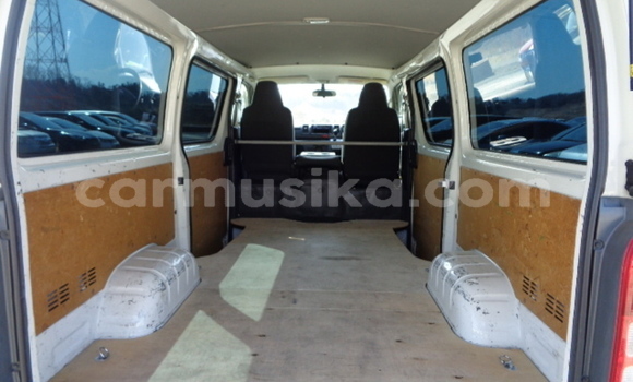 Buy Used Toyota Hiace White Car in Beitbridge in Matabeleland South Buy Used Toyota Hiace White Car in Beitbridge in Matabeleland South