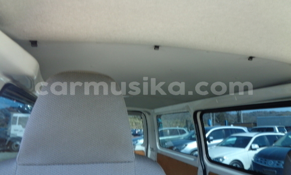 Buy Used Toyota Hiace White Car in Beitbridge in Matabeleland South Buy Used Toyota Hiace White Car in Beitbridge in Matabeleland South