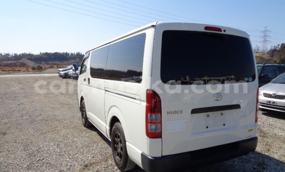 Buy Used Toyota Hiace White Car in Beitbridge in Matabeleland South Buy Used Toyota Hiace White Car in Beitbridge in Matabeleland South