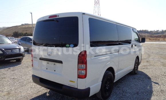 Buy Used Toyota Hiace White Car in Beitbridge in Matabeleland South Buy Used Toyota Hiace White Car in Beitbridge in Matabeleland South