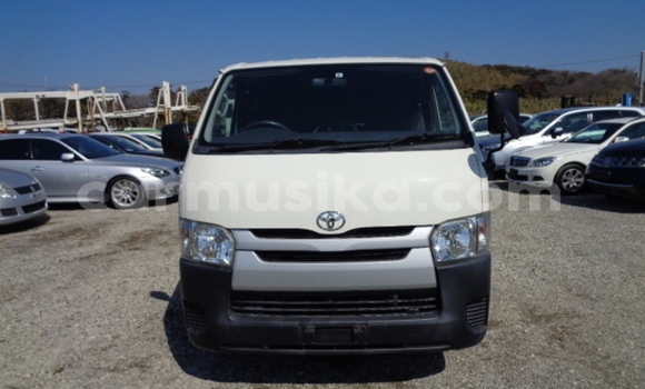 Buy Used Toyota Hiace White Car in Beitbridge in Matabeleland South Buy Used Toyota Hiace White Car in Beitbridge in Matabeleland South