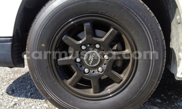 Buy Used Toyota Hiace White Car in Beitbridge in Matabeleland South Buy Used Toyota Hiace White Car in Beitbridge in Matabeleland South