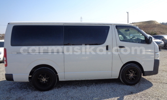 Buy Used Toyota Hiace White Car in Beitbridge in Matabeleland South Buy Used Toyota Hiace White Car in Beitbridge in Matabeleland South