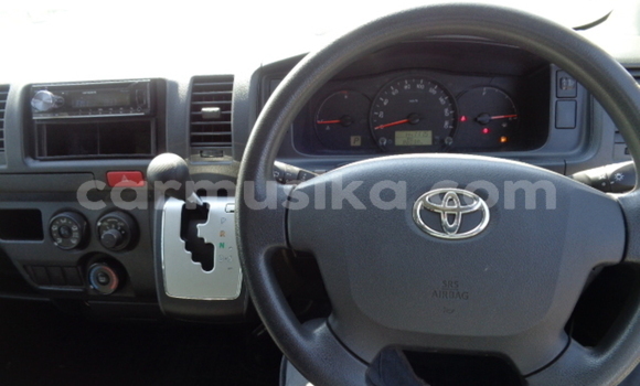 Buy Used Toyota Hiace White Car in Beitbridge in Matabeleland South Buy Used Toyota Hiace White Car in Beitbridge in Matabeleland South