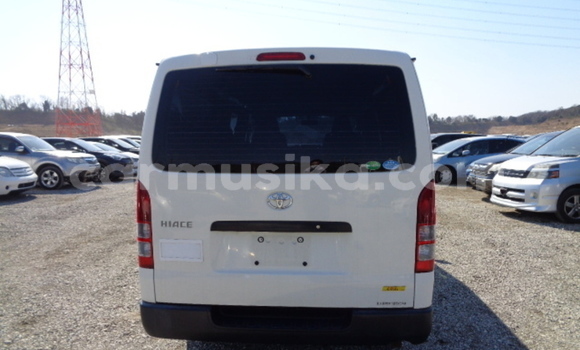 Buy Used Toyota Hiace White Car in Beitbridge in Matabeleland South Buy Used Toyota Hiace White Car in Beitbridge in Matabeleland South