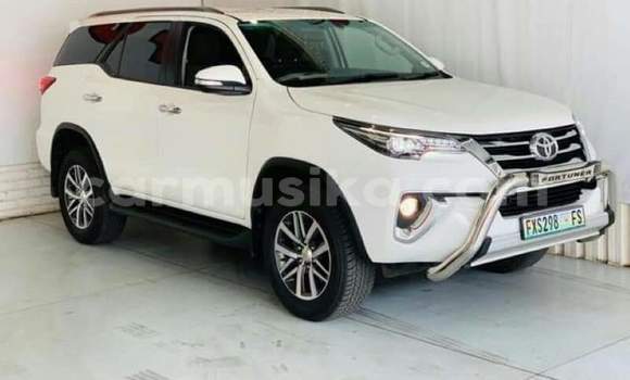 Acheter Occasion Voiture Toyota Fortuner Blanc à Beitbridge, Matabeleland South Acheter Occasion Voiture Toyota Fortuner Blanc à Beitbridge, Matabeleland South