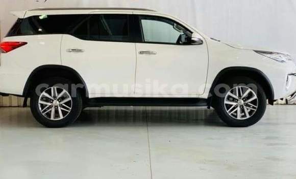 Acheter Occasion Voiture Toyota Fortuner Blanc à Beitbridge, Matabeleland South Acheter Occasion Voiture Toyota Fortuner Blanc à Beitbridge, Matabeleland South